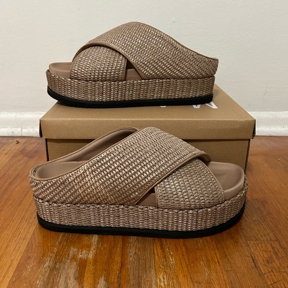Brand New in the Box ROAM CROSS STACK RAFFIA PLATFORM SANDALS NATURAL Size 12 - Picture 1 of 10